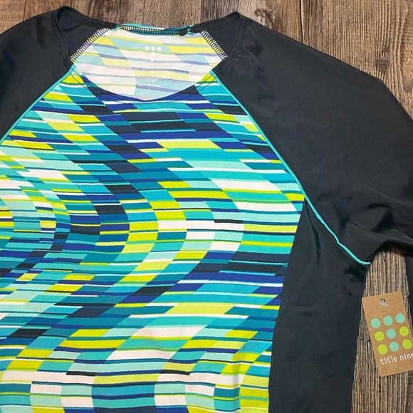 Title Nine NWT Multicolor Green Blue Rash Guard Size Large - Picture 2 of 4